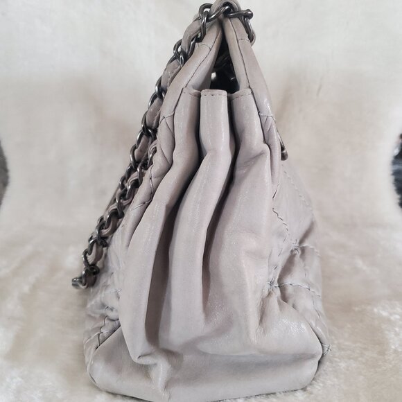 VINTAGE CHANEL Shoulder Bag, Light Gray Leather - Picture 4 of 16